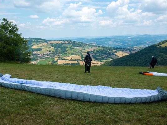 SMARTBOX - 1 emozionante volo in parapendio a Castelluccio di Norcia - Cofanetto regalo - 3