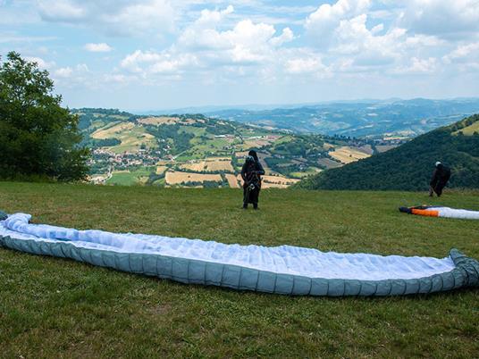 SMARTBOX - 1 emozionante volo in parapendio a Castelluccio di Norcia - Cofanetto regalo - 7