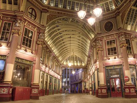 SMARTBOX - Il mondo di Harry Potter®: tour di Londra in bus per 1 adulto e 1 bambino - Cofanetto regalo - 5