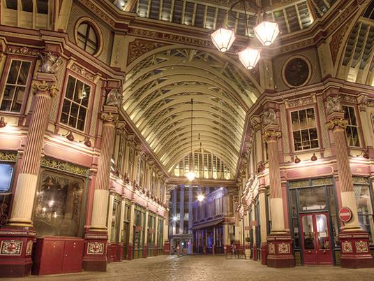 SMARTBOX - Il mondo di Harry Potter®: tour di Londra in bus per 1 adulto e 1 bambino - Cofanetto regalo - 5