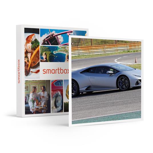 SMARTBOX - 2 giri in Lamborghini sul Circuito Varano de' Melegari - Cofanetto regalo