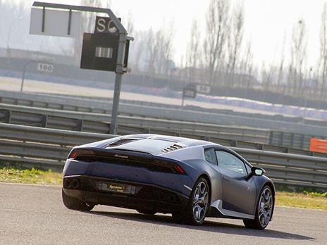 SMARTBOX - 2 giri in Lamborghini sul Circuito Varano de' Melegari - Cofanetto regalo - 5