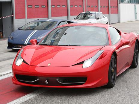 SMARTBOX - Adrenalina in Supercar: 3 giri su pista con video - Cofanetto regalo - 3