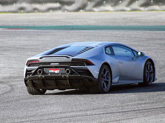 SMARTBOX - Lamborghini Huracán EVO: 2 giri sul Circuito Varano de Melegari e video - Cofanetto regalo - 5