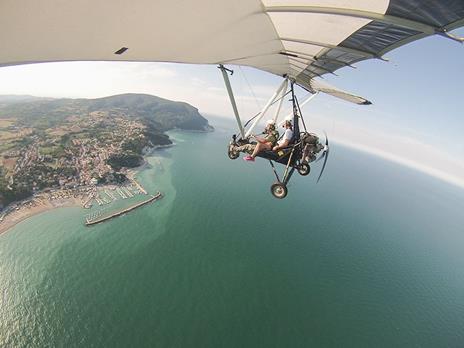 SMARTBOX - Volo sulle Marche in deltaplano con avio-aperitivo per 2 - Cofanetto regalo - 9