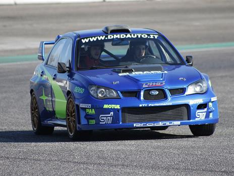 SMARTBOX - 2 adrenalinici giri su pista con una Ferrari, una Lamborghini e una Subaru - Cofanetto regalo - 6