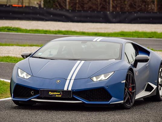 SMARTBOX - Guida 2 supercar: 2 giri di pista sul Circuito di Varano de Melegari - Cofanetto regalo - 7