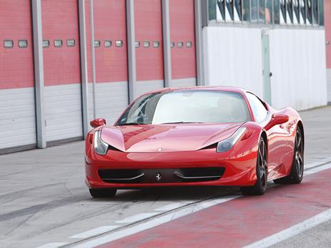 SMARTBOX - Un sogno su pista: 2 giri alla guida di una Ferrari e di una Lamborghini con video - Cofanetto regalo - 6