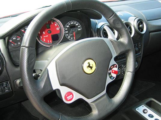 SMARTBOX - 1 emozionante giro su Ferrari F458 Italia a Maranello con video ricordo - Cofanetto regalo - 9