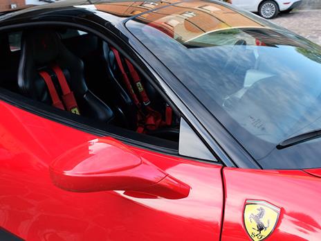 SMARTBOX - Emozioni su strada: guida in Ferrari 488 a Maranello - Cofanetto regalo - 3