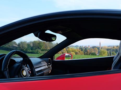 SMARTBOX - Guida su strada in Ferrari 488 tra le vie di Maranello - Cofanetto regalo - 7