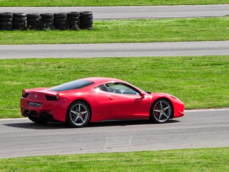 SMARTBOX - Ferrari 458: 5 giri adrenalici presso il Circuito di Castelletto di Branduzzo - Cofanetto regalo - 3