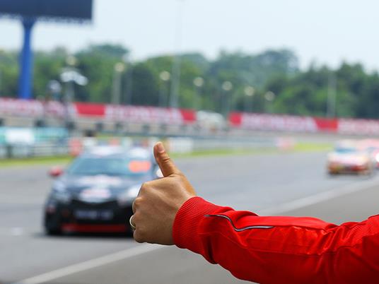 SMARTBOX - Ferrari 458: 5 giri adrenalici presso il Circuito di Castelletto di Branduzzo - Cofanetto regalo - 9