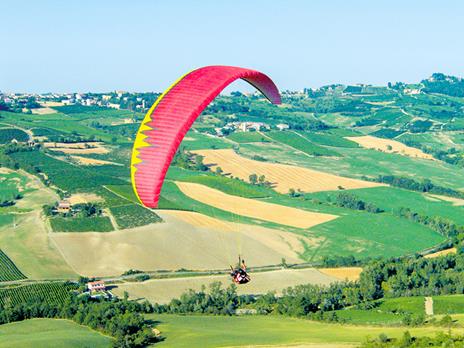 SMARTBOX - Natale ad alta quota: 1 emozionante volo in parapendio - Cofanetto regalo - 8