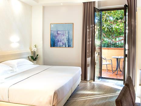 SMARTBOX - Romantico relax a Natale: 2 notti in hotel 4* con cena e accesso Spa - Cofanetto regalo - 5