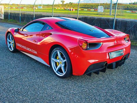 SMARTBOX - Ferrari 488 e Lamborghini Gallardo in pista: 2 incredibili giri nel Circuito di Arese - Cofanetto regalo - 6