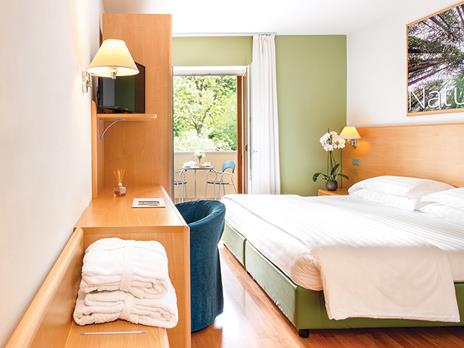 SMARTBOX - Relax e lusso: 1 notte con colazione per 2 persone in affascinanti hotel 4* - Cofanetto regalo - 7