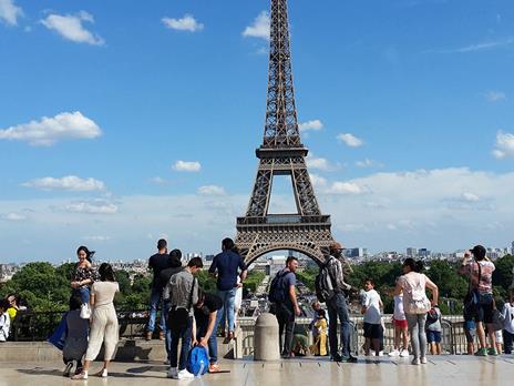 SMARTBOX Parigi da sogno: 2 notti con colazione e visita con biglietti salta fila alla Torre Eiffel per 2 Cofanetto regalo - 13