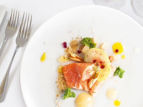 SMARTBOX - Momenti da sogno: 1 massaggio relax e 1 cena in un ristorante stellato per 2 - Cofanetto regalo - 3