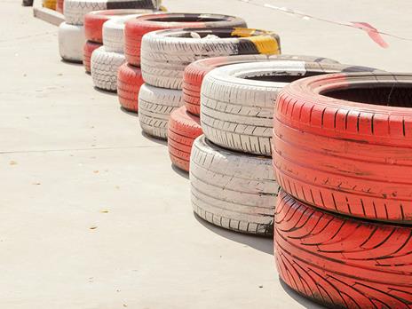 SMARTBOX - Passione adrenalina: 2 emozionanti giri su Ferrari F430 o F458 per 2 impavidi amici - Cofanetto regalo - 7