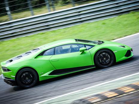 SMARTBOX - Auguri in pista: esperienze di guida per un compleanno a tutto gas - Cofanetto regalo - 3