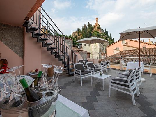 SMARTBOX - Giro dItalia del vino: 2 notti con colazione e degustazione - Cofanetto regalo - 3