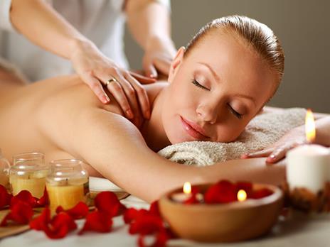 SMARTBOX - Lusso e relax: 2 giorni d'incanto con momento benessere - Cofanetto regalo - 3