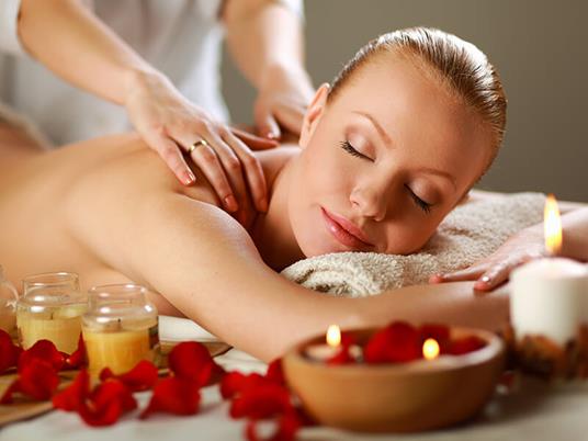 SMARTBOX - Lusso e relax: 2 giorni d'incanto con momento benessere - Cofanetto regalo - 3