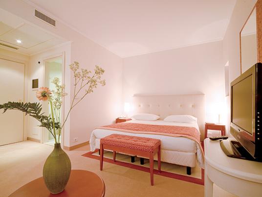 SMARTBOX - Lusso e relax: 2 giorni d'incanto con momento benessere - Cofanetto regalo - 7