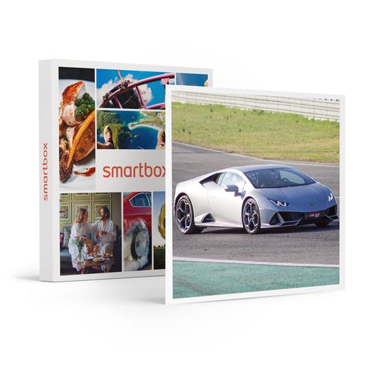 SMARTBOX - 3 giri di pista in Lamborghini Huracán EVO e video ricordo - Cofanetto regalo
