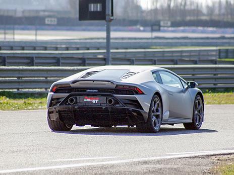 SMARTBOX - 3 giri di pista in Lamborghini Huracán EVO e video ricordo - Cofanetto regalo - 7