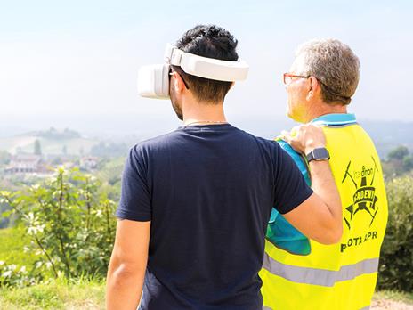 SMARTBOX - Langhe ad alta quota: 1 giornata di volo con drone professionale e 1 pranzo - Cofanetto regalo - 5