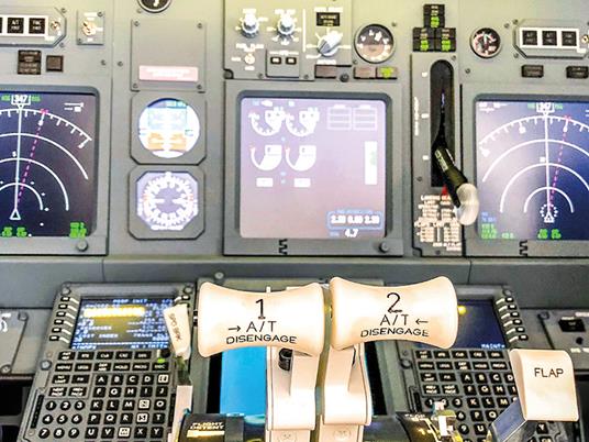 SMARTBOX - Adrenalina in simulatore Boeing 737- 800NG a Milano - Cofanetto regalo - 5