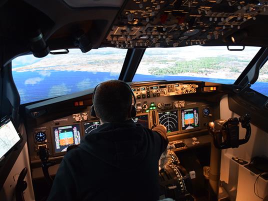 SMARTBOX - Panorami unici a bordo: 1 simulazione in Boeing 737 per 1 volo su una città a scelta - Cofanetto regalo - 7