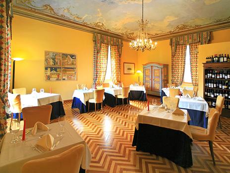 SMARTBOX - Soggiorno da favola in Piemonte: 1 romantica notte con aperitivo al Castello Rosso - Cofanetto regalo - 7