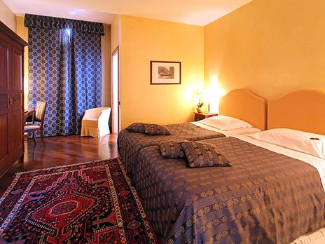 SMARTBOX - Mille e una fiaba in Piemonte: 2 magiche notti con aperitivo al Castello Rosso - Cofanetto regalo - 3