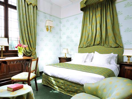 SMARTBOX - Lincanto del Lago Maggiore: 2 romantiche notti e 2 cene presso il Castello dal Pozzo - Cofanetto regalo - 3