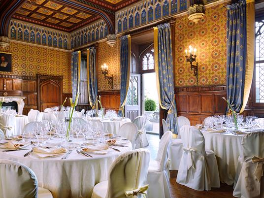 SMARTBOX - Lincanto del Lago Maggiore: 2 romantiche notti e 2 cene presso il Castello dal Pozzo - Cofanetto regalo - 5