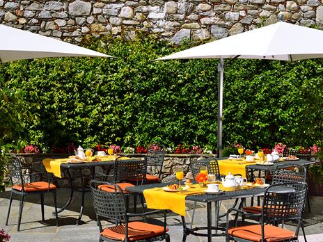 SMARTBOX - Due cuori sul Lago Maggiore: 1 romantica notte con cena presso il Castello dal Pozzo - Cofanetto regalo - 7