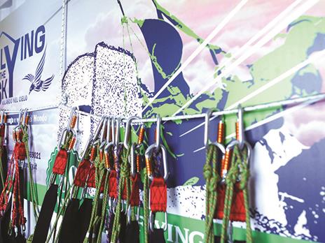 SMARTBOX - Emozioni senza fine in Zipline per 2: tra cielo e terra con il volo del Falco Pellegrino - Cofanetto regalo - 13