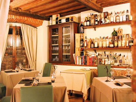 Ricercata cena con menù Degustazione e vini presso l'acclamato Ristorante Le Logge del Vignola - 5