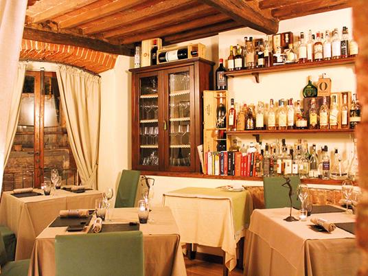 Ricercata cena con menù Degustazione e vini presso l'acclamato Ristorante Le Logge del Vignola - 5