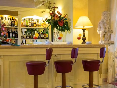 SMARTBOX - Pausa di lusso: 2 notti in hotel 4* con cena, accesso Spa e degustazione di Prosecco - Cofanetto regalo - 11