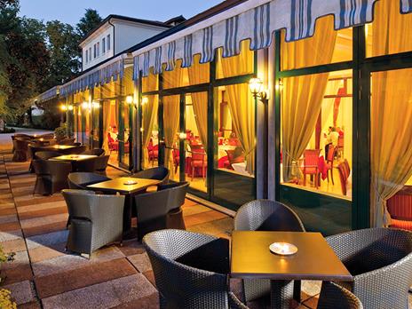 SMARTBOX - Pausa di lusso: 2 notti in hotel 4* con cena, accesso Spa e degustazione di Prosecco - Cofanetto regalo - 13