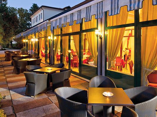 SMARTBOX - Pausa di lusso: 2 notti in hotel 4* con cena, accesso Spa e degustazione di Prosecco - Cofanetto regalo - 13