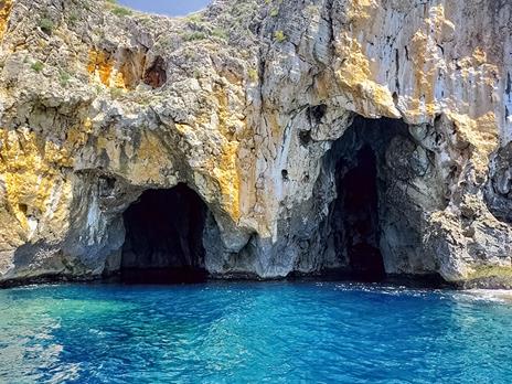SMARTBOX - Tour in barca per la famiglia alle grotte di Santa Maria di Leuca con aperitivo a bordo - Cofanetto regalo - 3