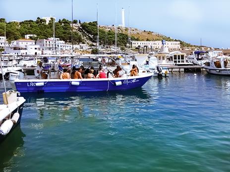 SMARTBOX - Tour in barca per la famiglia alle grotte di Santa Maria di Leuca con aperitivo a bordo - Cofanetto regalo - 5