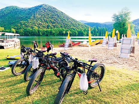 SMARTBOX - Atmosfere medievali: tour in barca con passeggiata in bici e degustazione di vini - Cofanetto regalo - 7