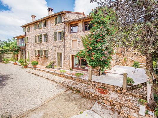 SMARTBOX - Enoturismo nel veronese: 1 notte con visita in cantina e degustazione di 2 vini - Cofanetto regalo - 3