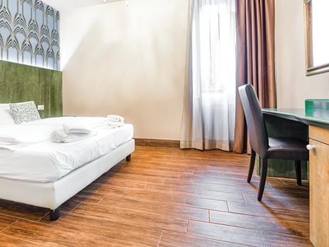 SMARTBOX - Alla scoperta di Verona: 1 notte con colazione in B&B, hotel 3* e 4* - Cofanetto regalo - 5